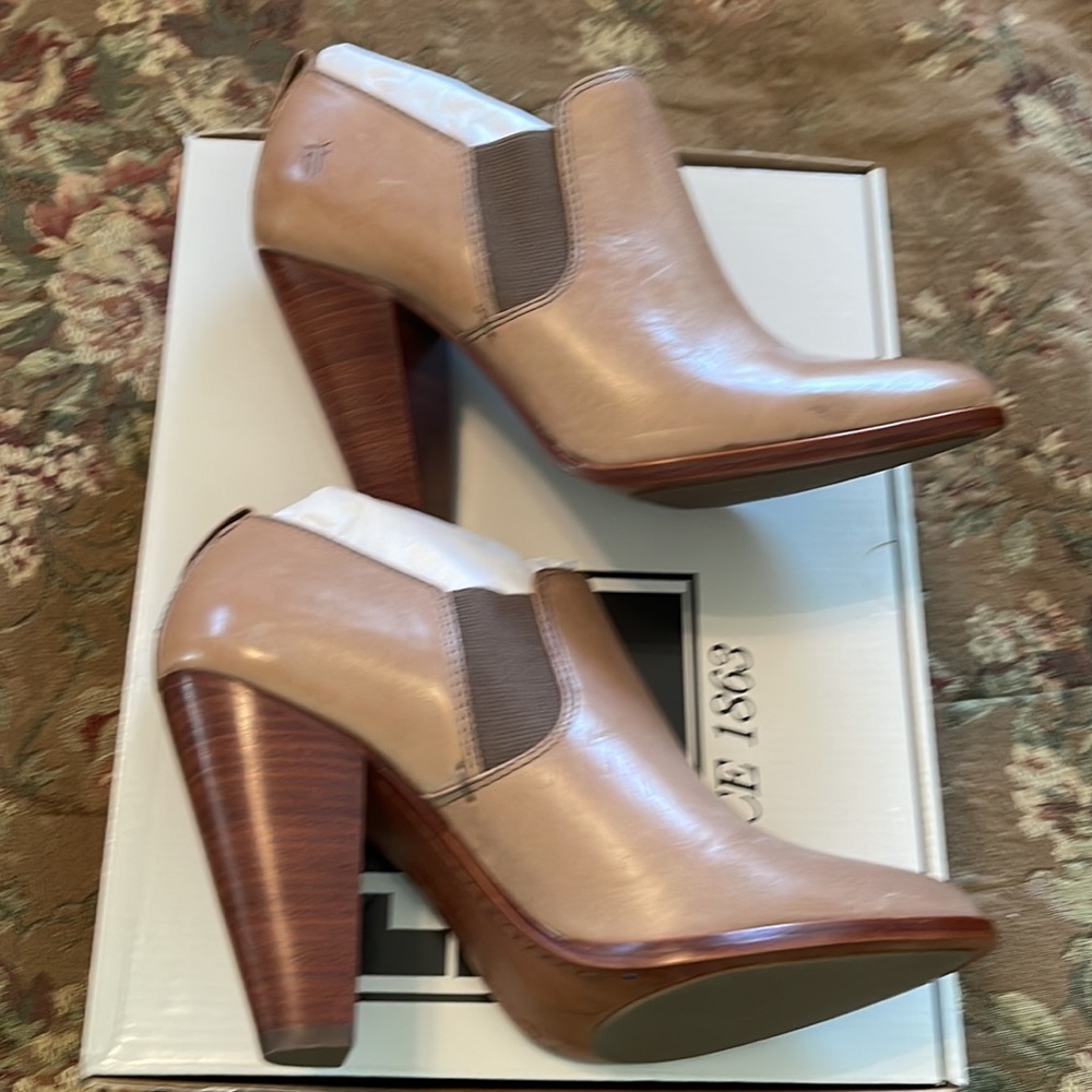 Frye gray boots leather, never worn